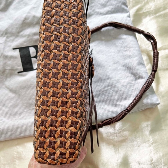 SHOULDER BAG, BY BROWNS HOLT RENFREW, LEATHER, TOP ZIP, HAS POCKETS, ACCENT - Picture 9 of 16